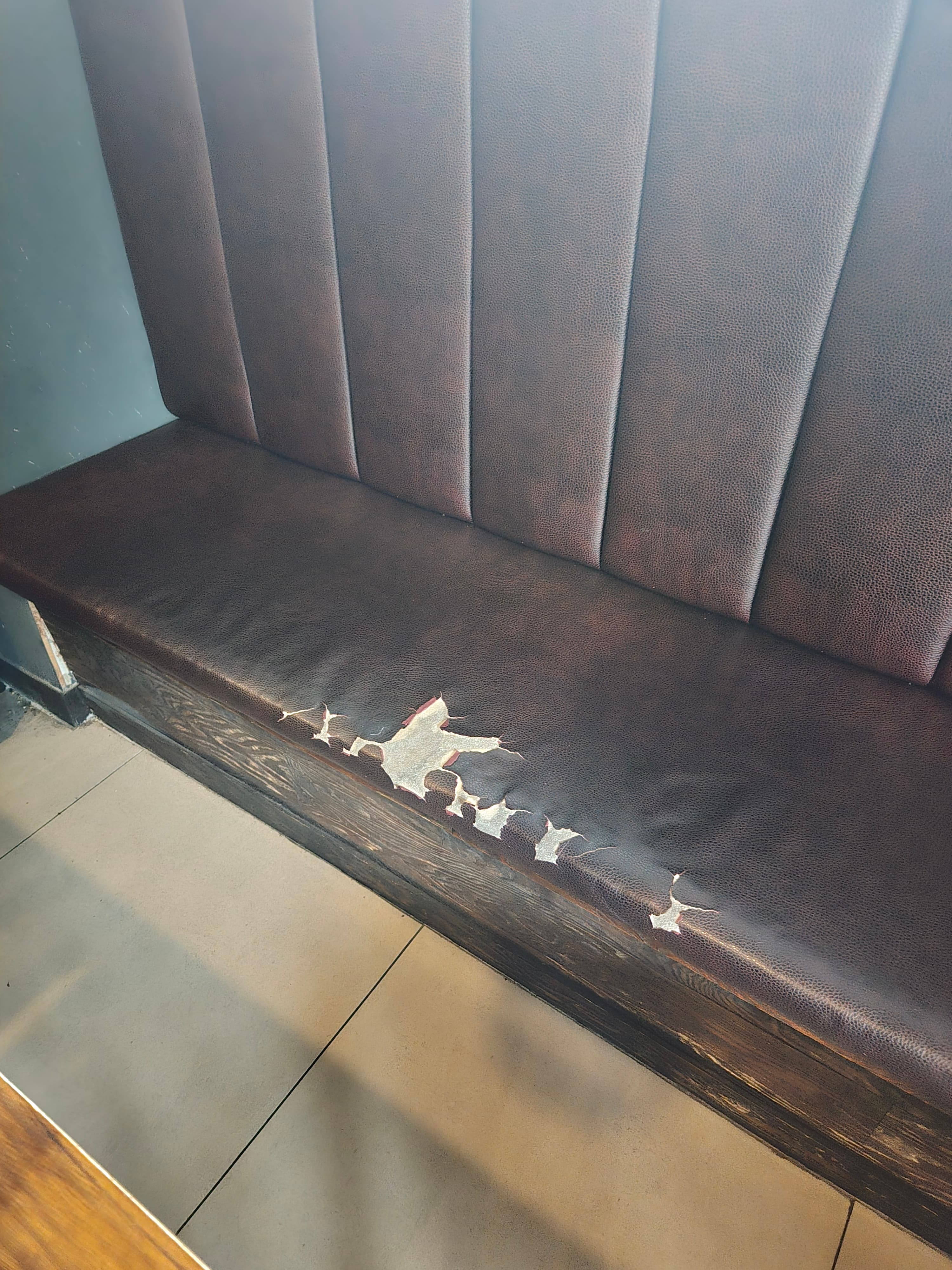 식탁의자 가죽 교체 전