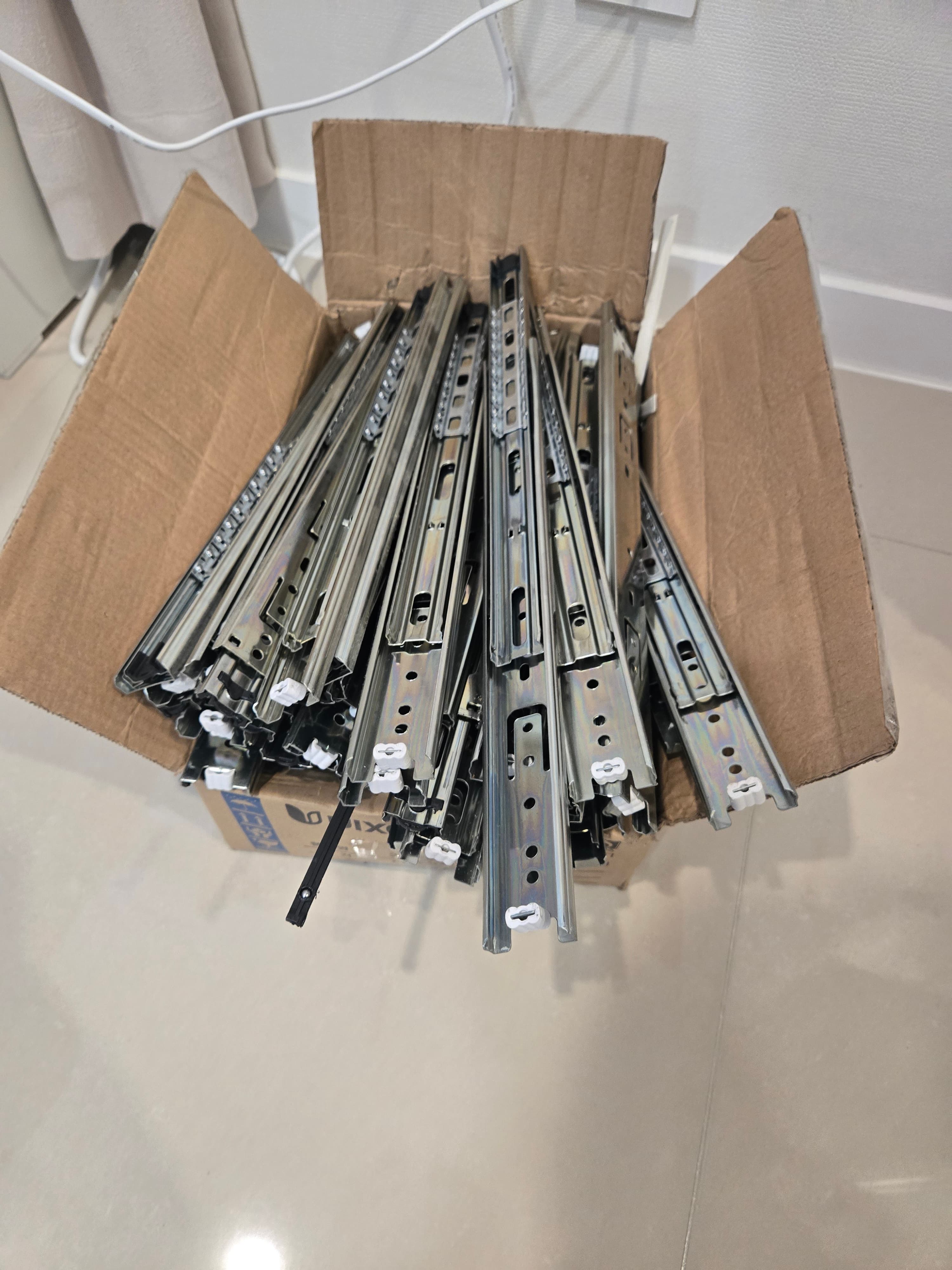 서랍 볼레일 교체 전